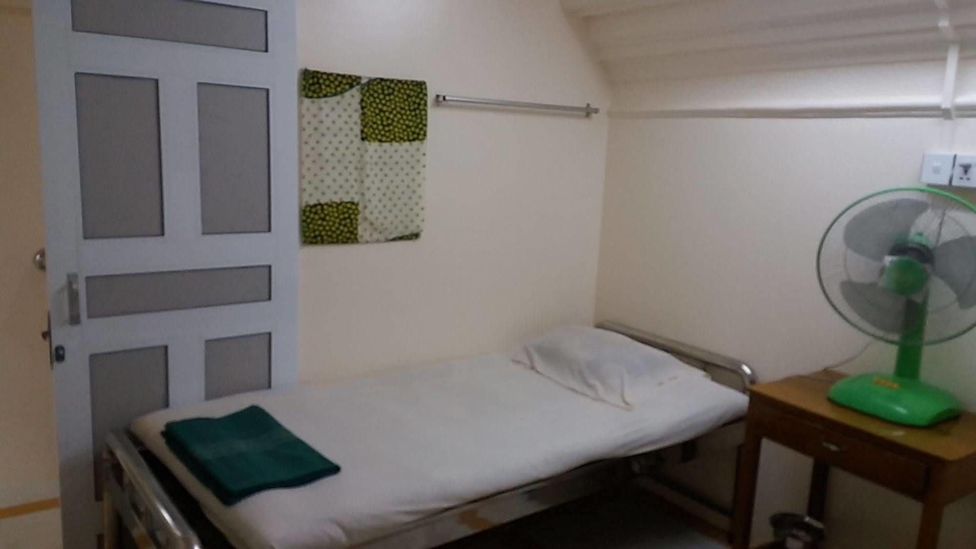 บรีซ เกสท์เฮาส์ Hotel Maulmyine ภายนอก รูปภาพ